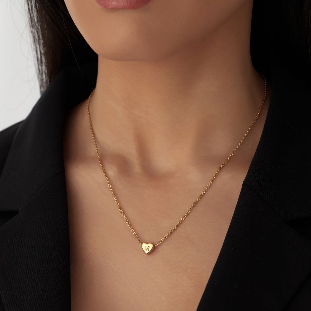 Amora – Halskette mit Herzinitialen in Goldüberzug
