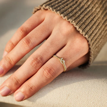Ring der Bindung zwischen Mutter und Tochter - Ring mit 2 Strängen und Knoten