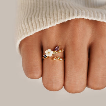 Leah – Ring mit weißen Blütenakzenten