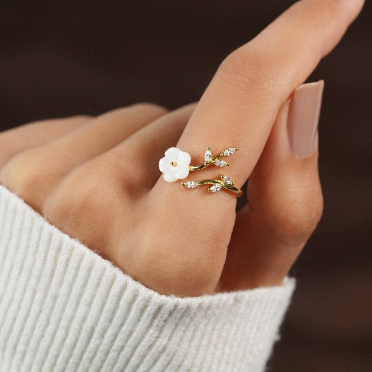Wildblumenring mit floralem Design
