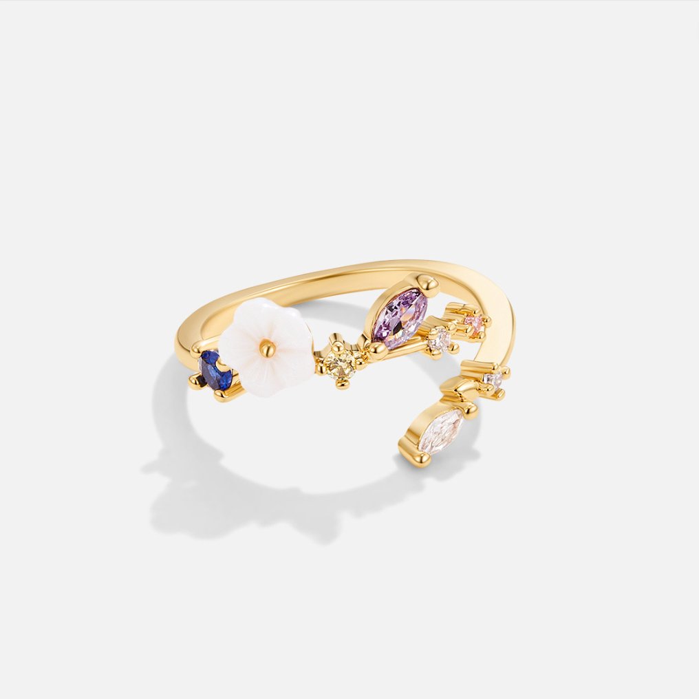 Leah – Ring mit weißen Blütenakzenten