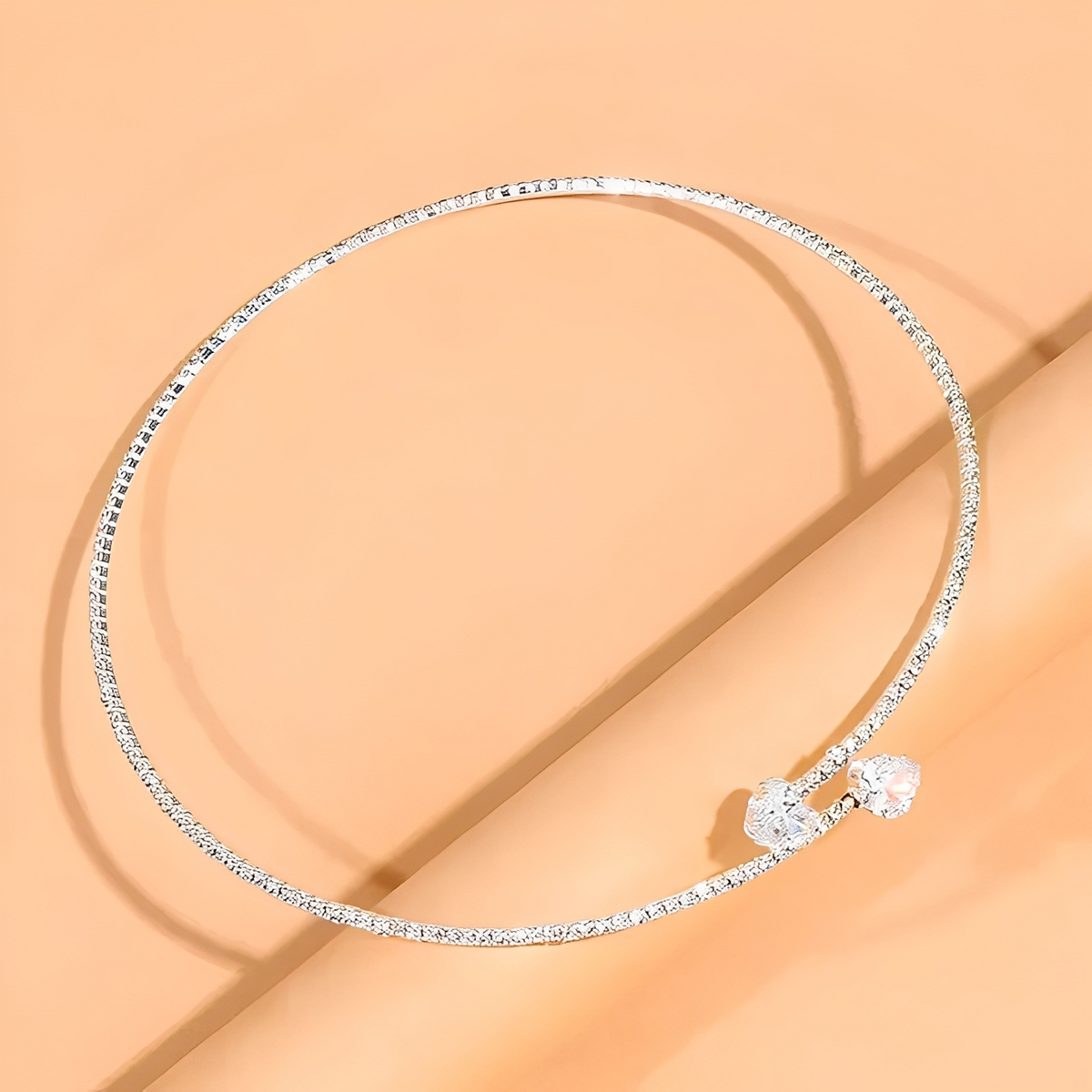 Olli – Halsband mit offenem Herz und Glanzdetails