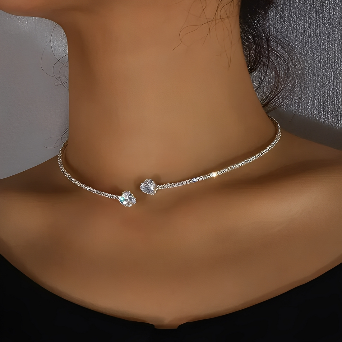 Olli – Halsband mit offenem Herz und Glanzdetails
