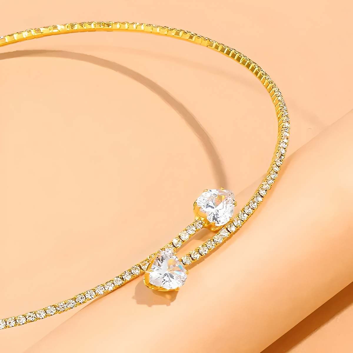 Olli – Halsband mit offenem Herz und Glanzdetails