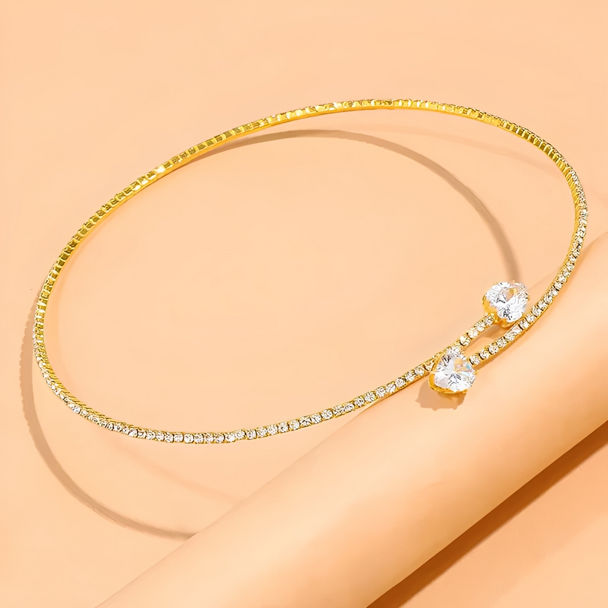 Olli – Halsband mit offenem Herz und Glanzdetails