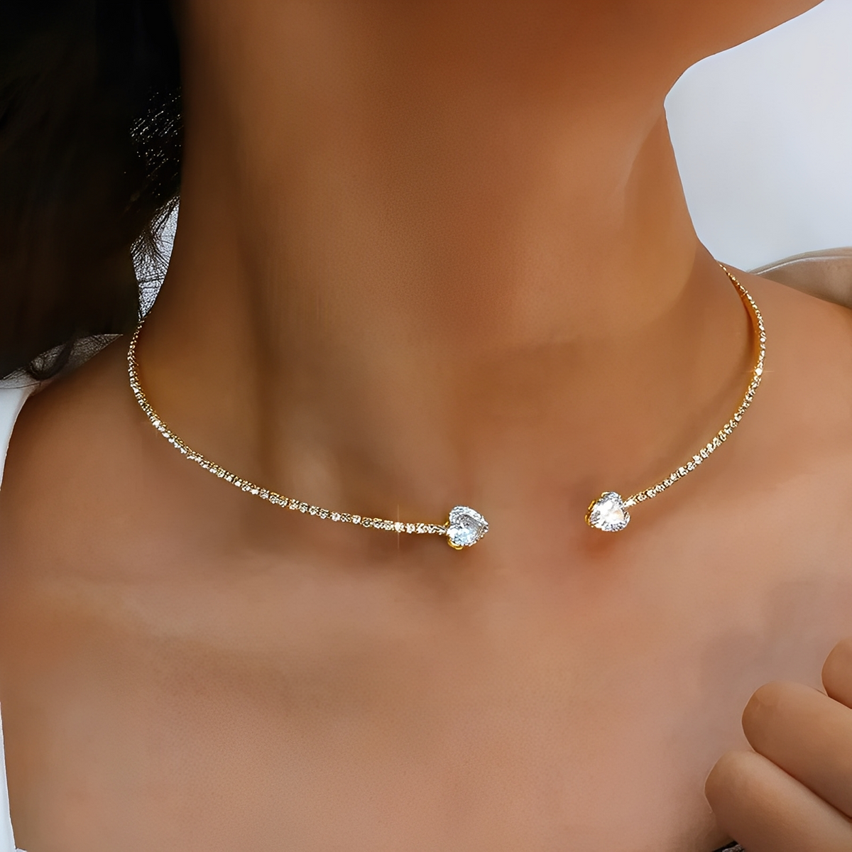 Olli – Halsband mit offenem Herz und Glanzdetails