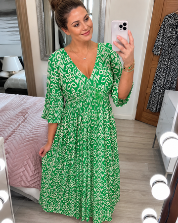 Yvonne - Stilvolles Kleid mit Besonderheiten