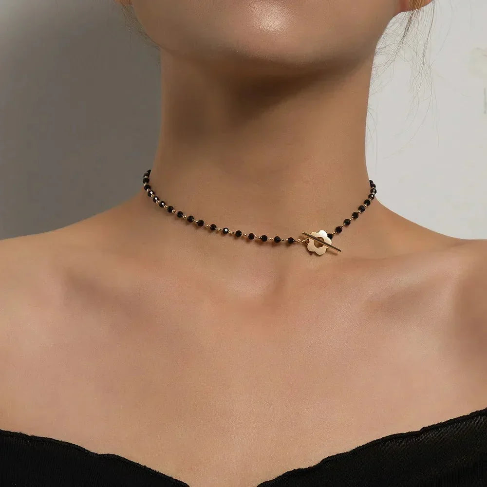 Naya - Choker Halskette mit Blumenverschluss