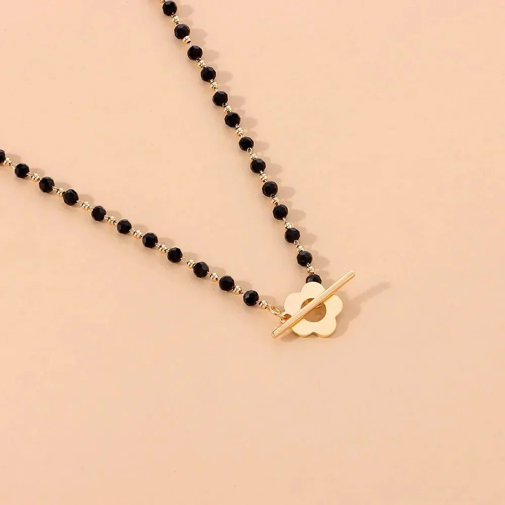 Naya - Choker Halskette mit Blumenverschluss