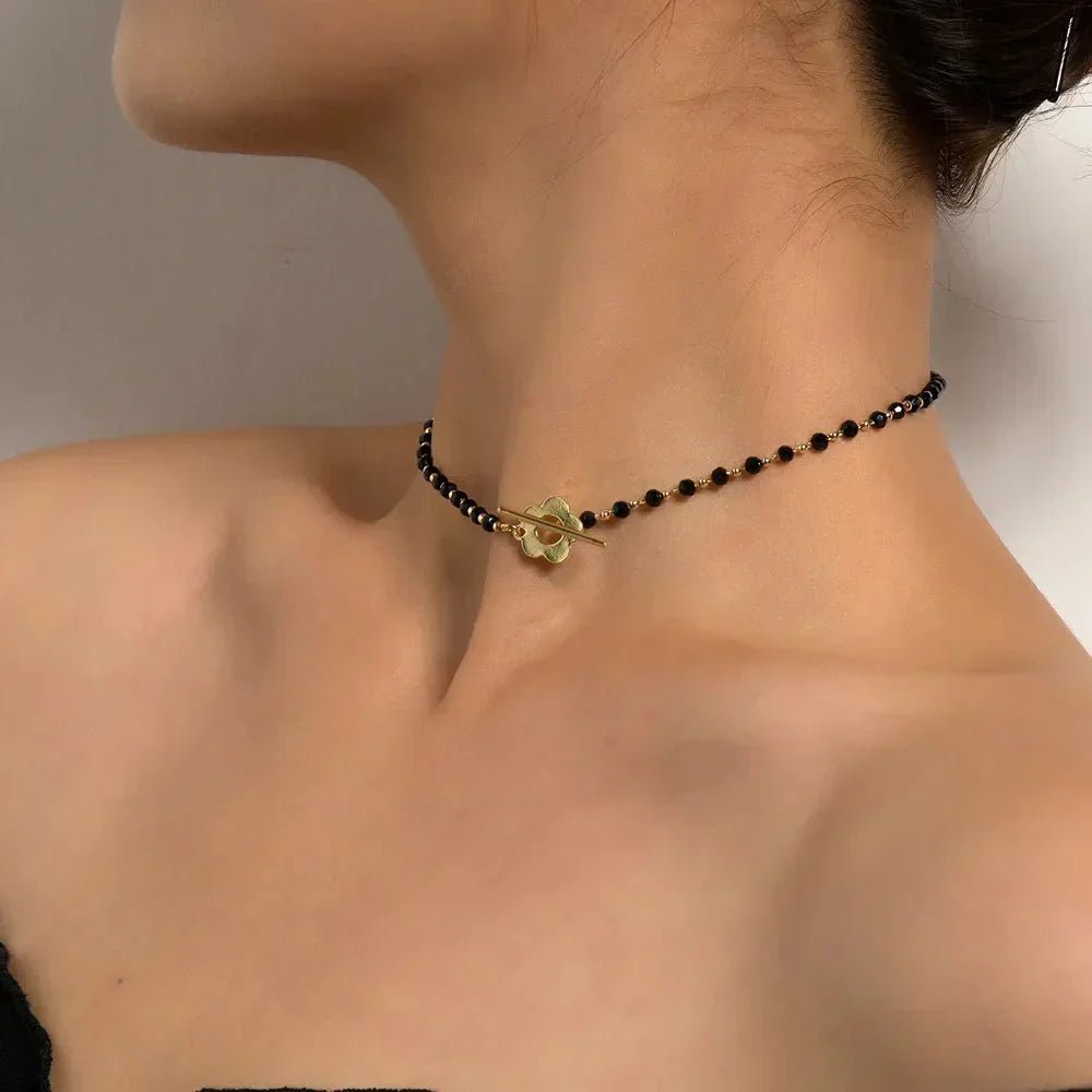 Naya - Choker Halskette mit Blumenverschluss