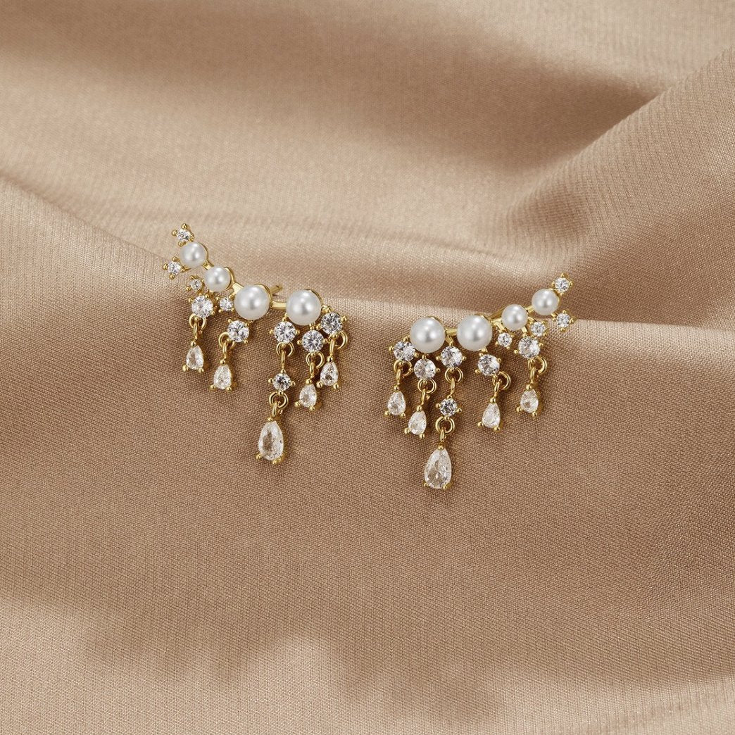 Fenia - Perlenohrringe in Gold mit Quasten