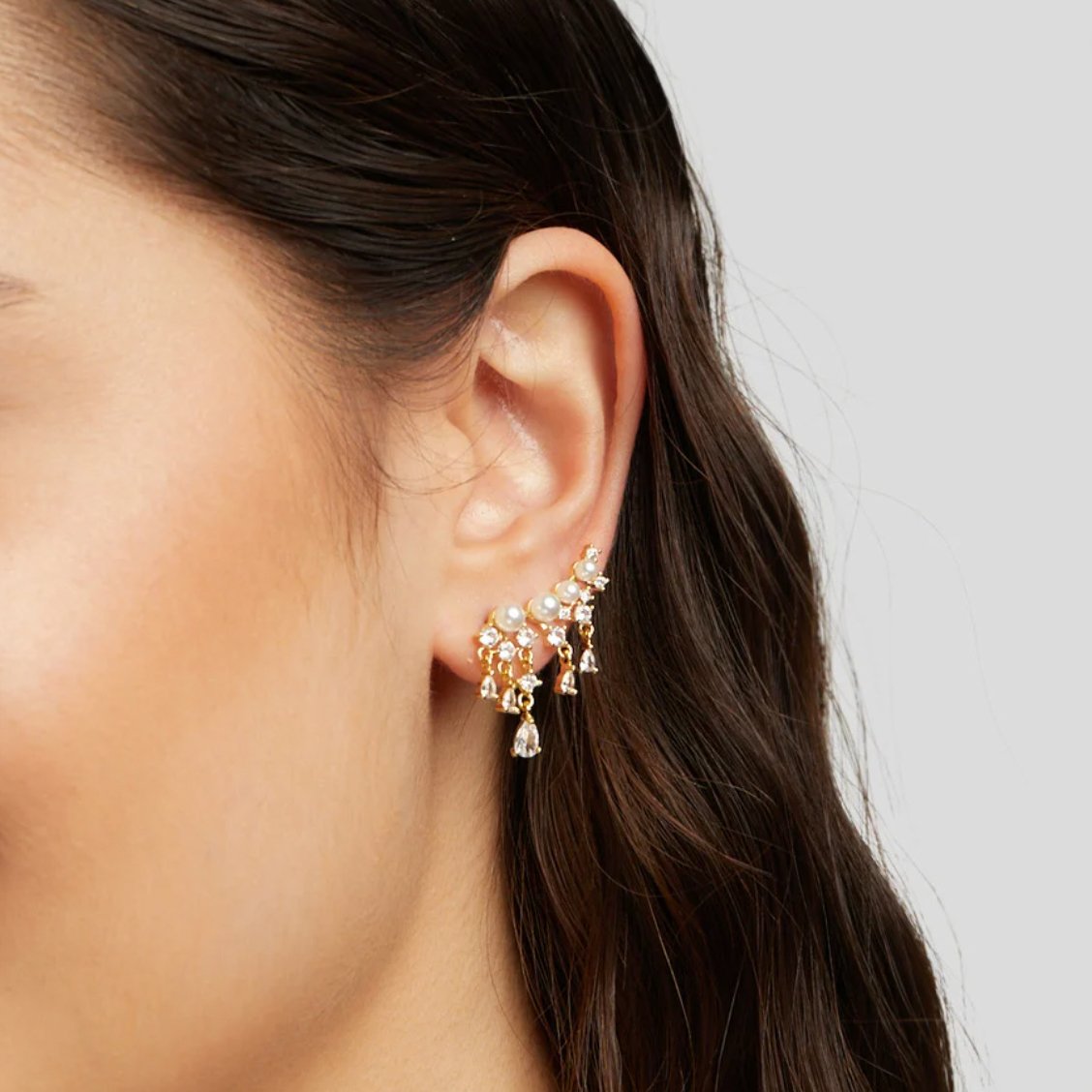 Fenia - Perlenohrringe in Gold mit Quasten
