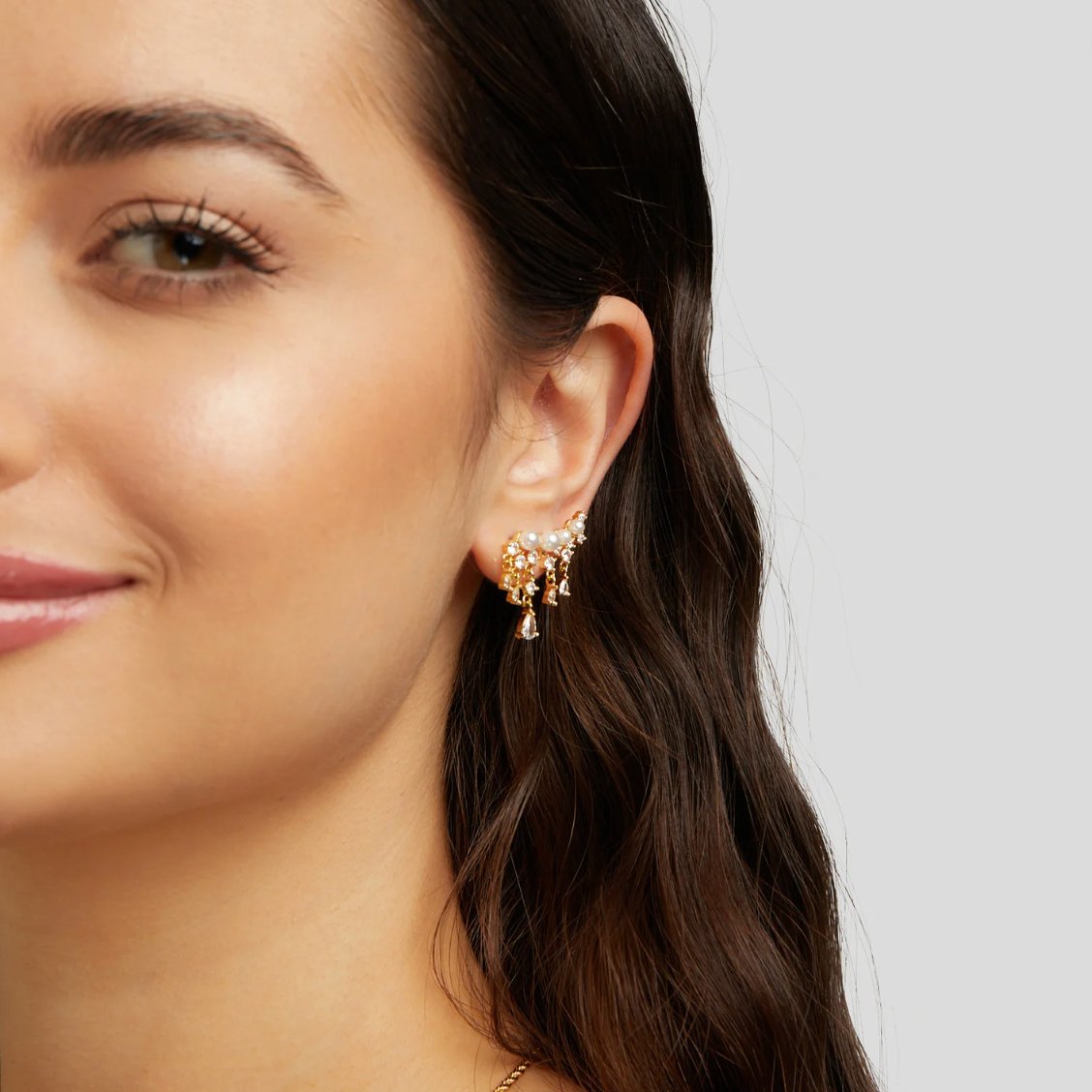 Fenia - Perlenohrringe in Gold mit Quasten