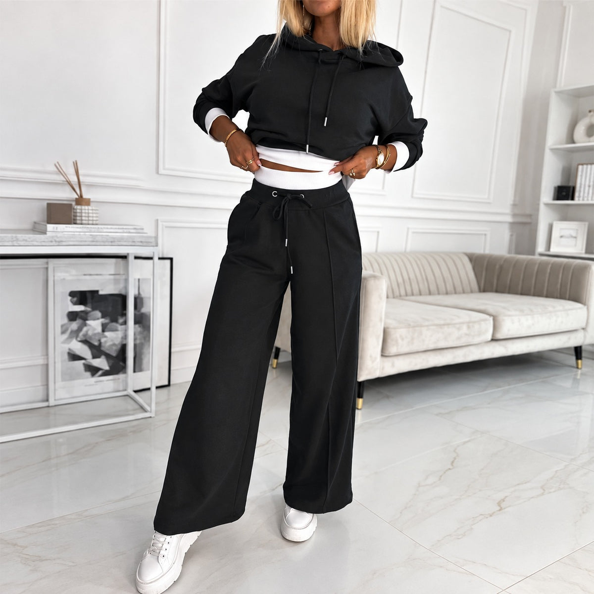 Damen Outfit-Set - Kapuzenpullover mit cropped Schnitt und Weite-Hose mit Elastbund