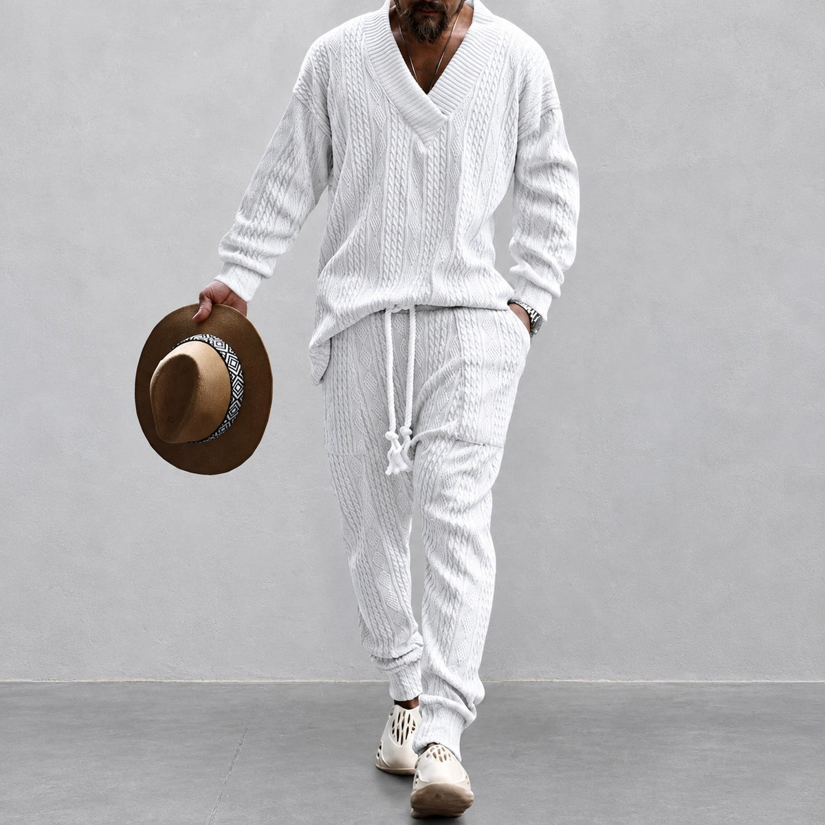 Herren Athleisure Set mit V-Ausschnitt Langarmshirt und Jogginghose - Relaxed Fit