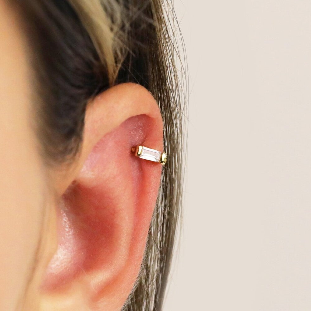 Baguette-Cartilage-Ohrringe mit Glanzdetails