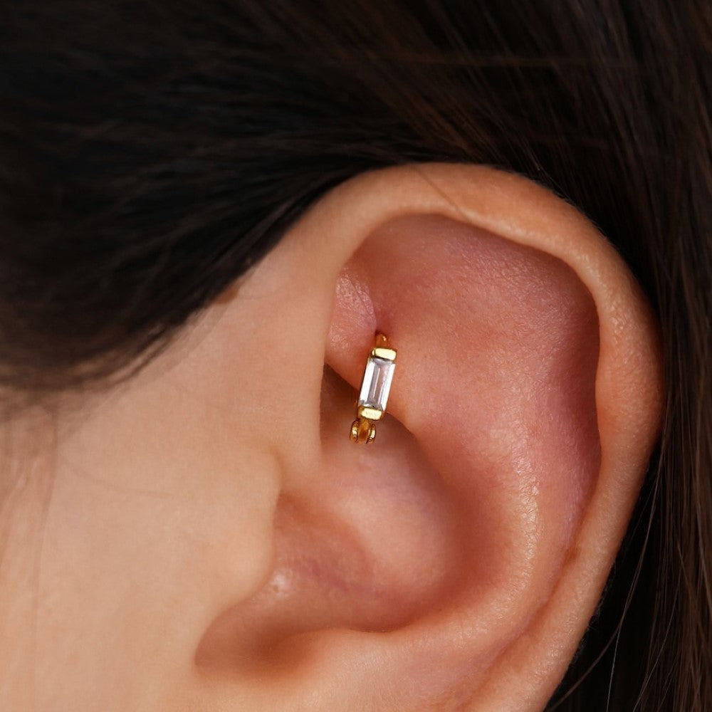 Baguette-Cartilage-Ohrringe mit Glanzdetails