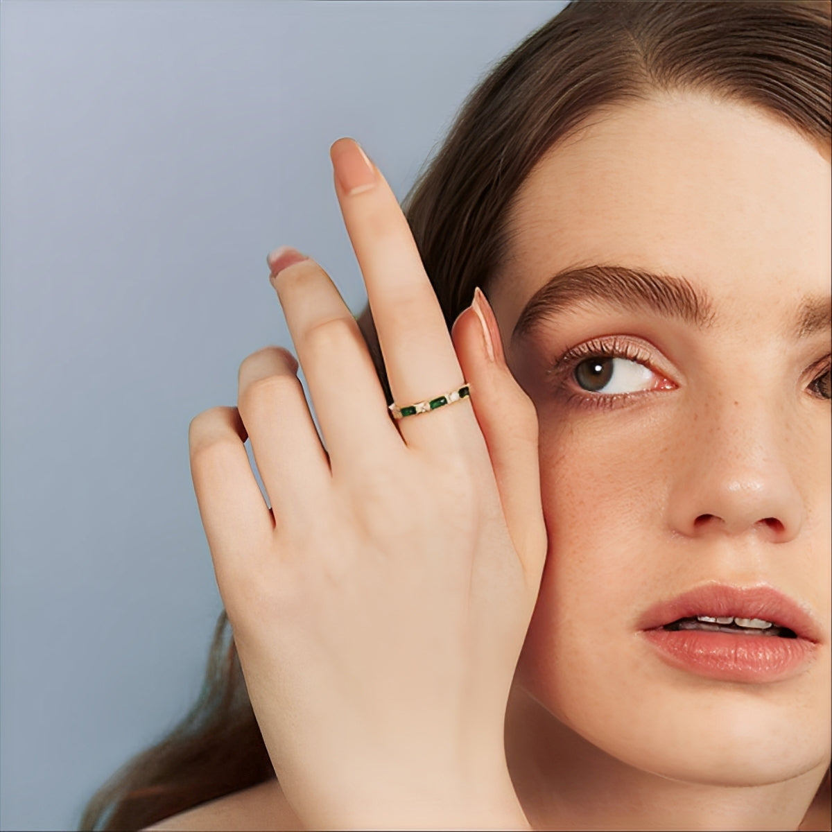Sana – Vintage-Ring mit grünem Akzent