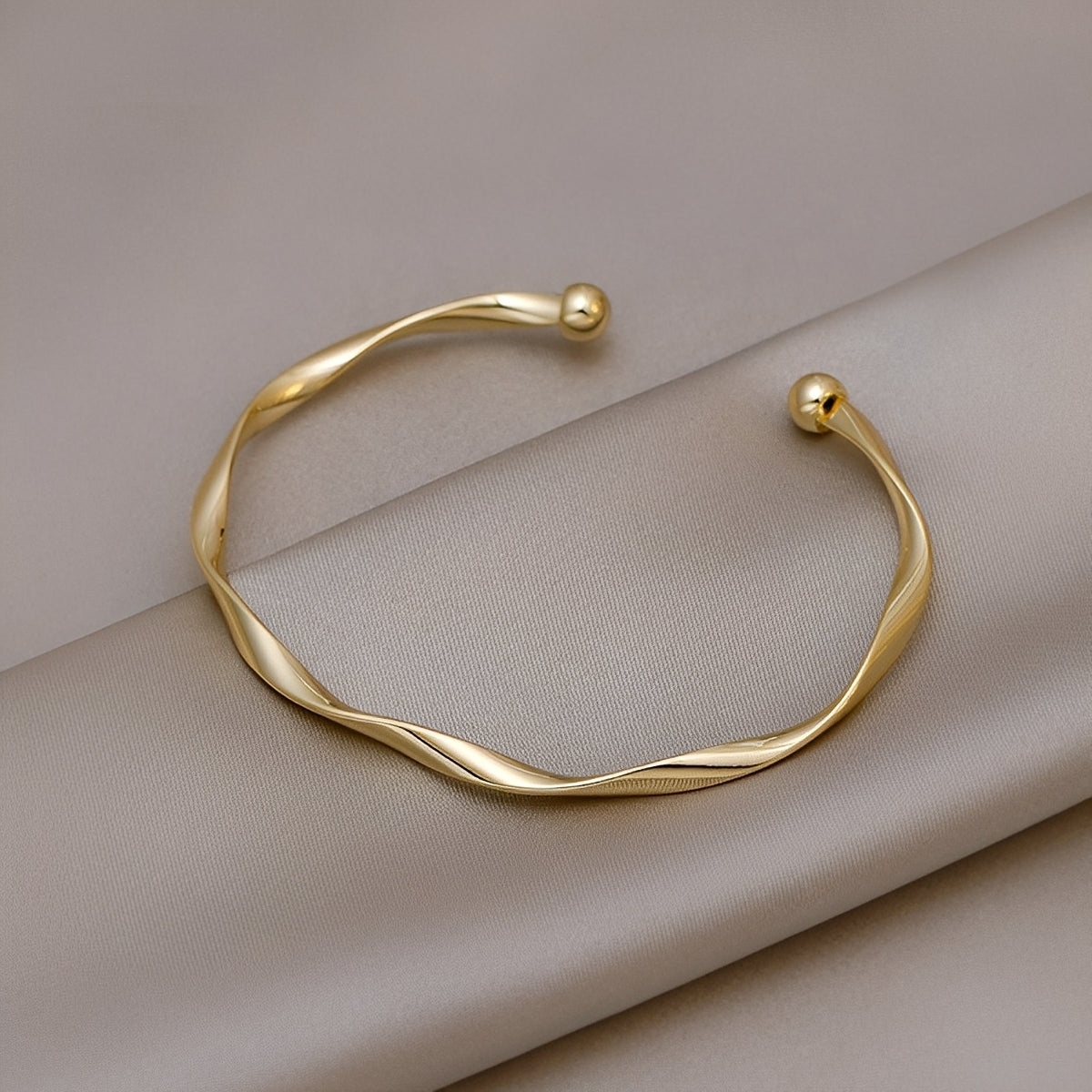 Lara – Elegantes Goldarmband