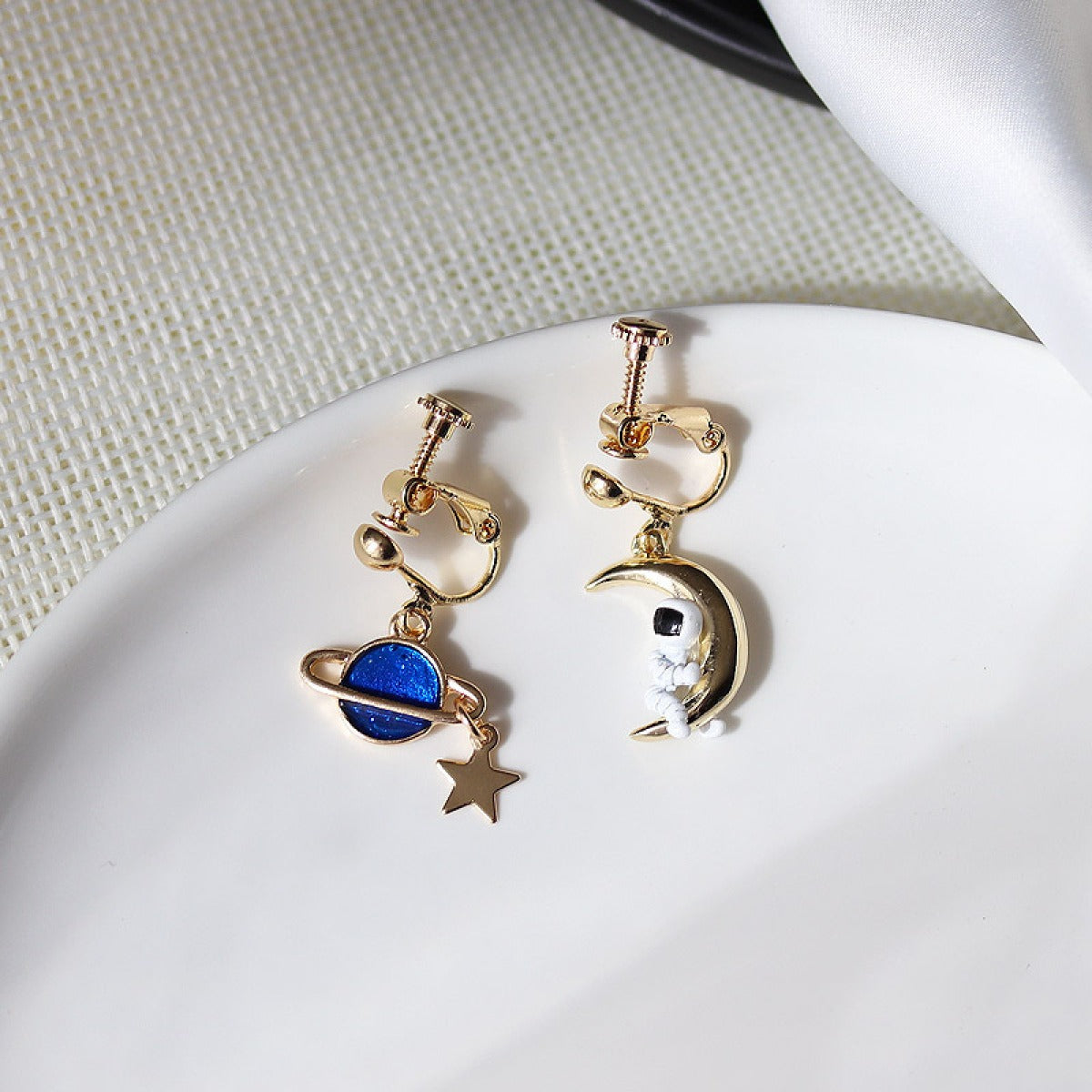 Luna – Ohrringe mit Astronaut und Planet