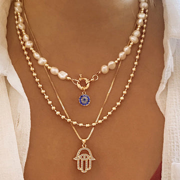 Jade – Mehrschichtige Perlenkette mit Hamsa