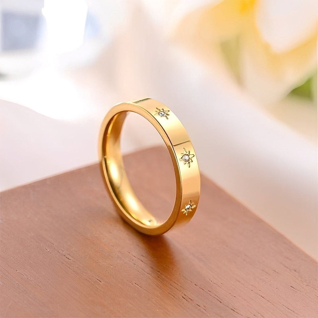 Nova – Goldring mit strahlenden Sternen