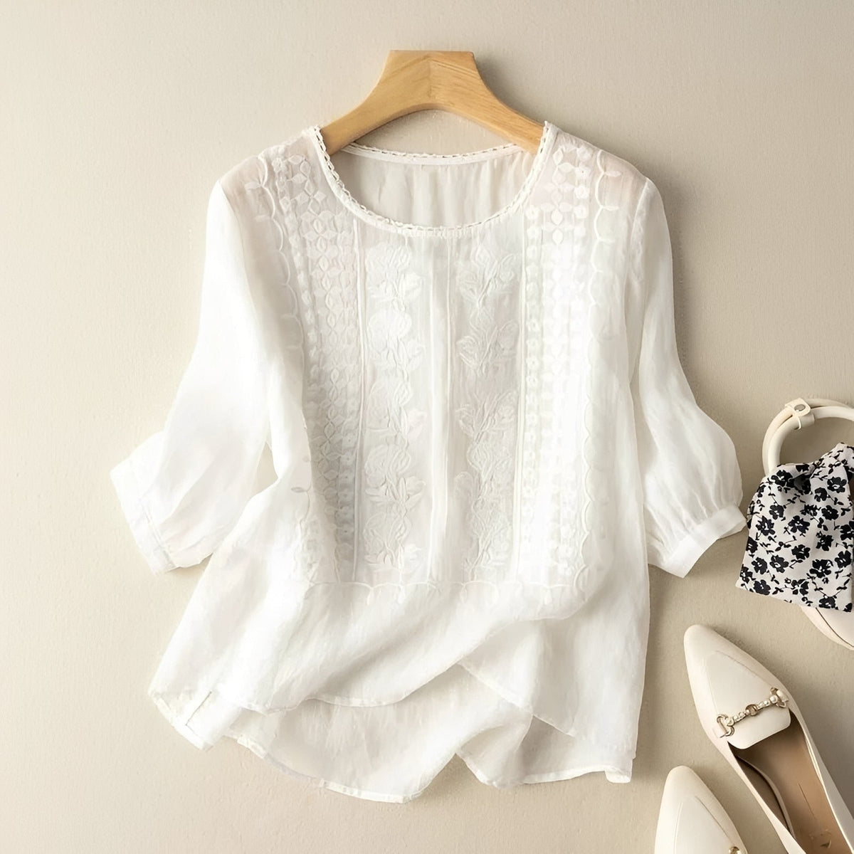 Daniyal - Luftige Bluse mit gesticktem Design