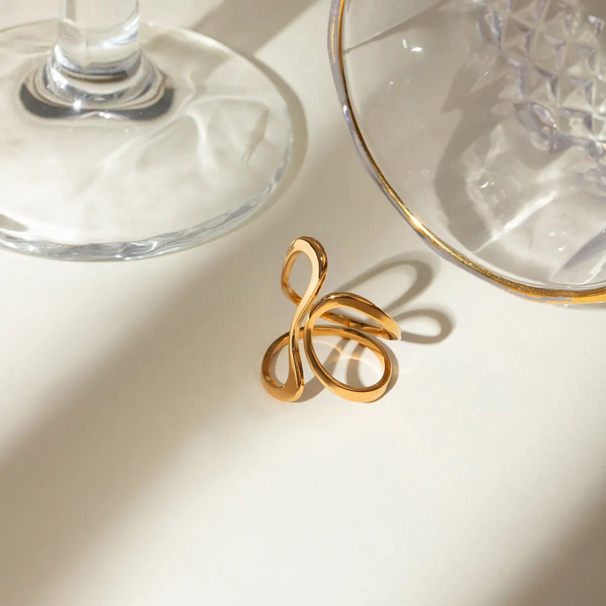 Dori – Offener unregelmäßiger goldfarbener Spiralring