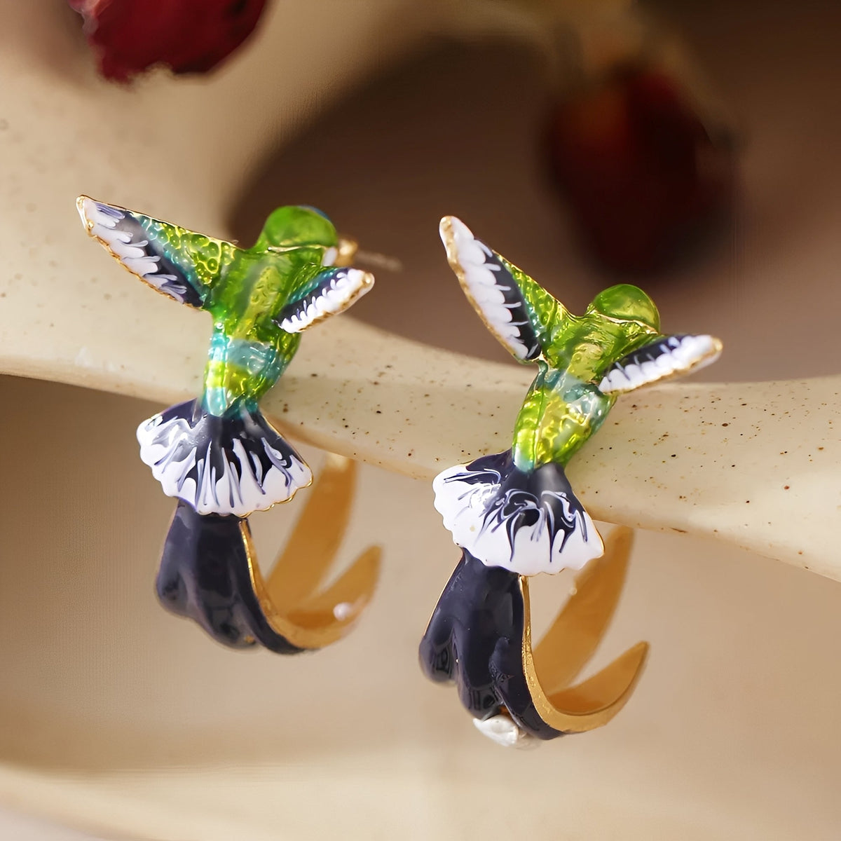 Wendy – Vintage-Emaille-Kolibri-Ohrringe