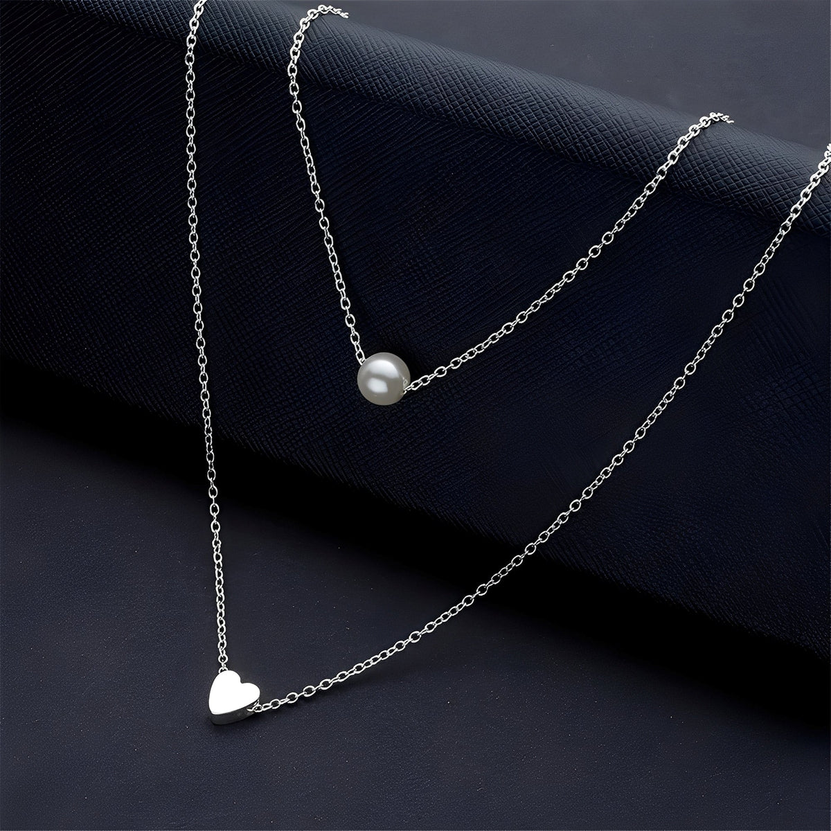 Julia – Stilvolle Halskette mit Perlen und Herzen