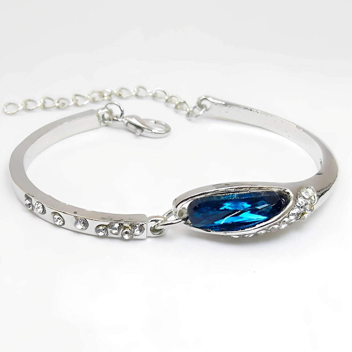 Miku – Stilvolles Armband verziert mit Saphiren