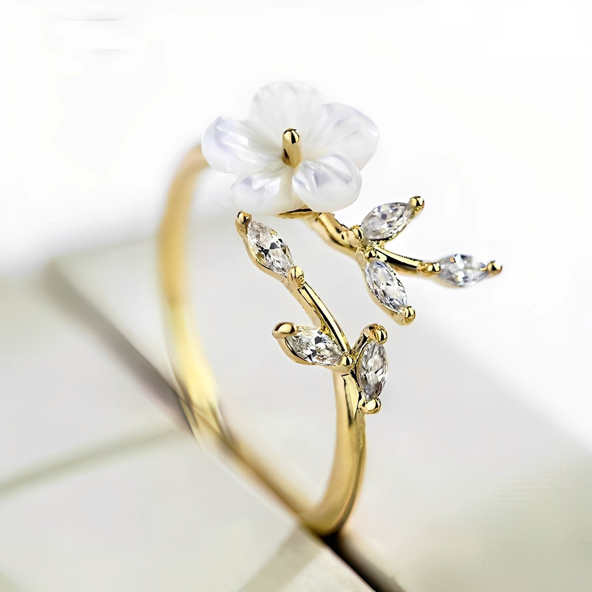 Mayla – Blumenring mit weißen Blumen