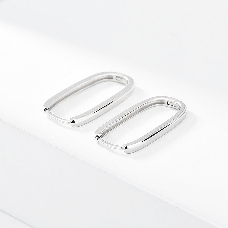 Laura – Huggie-Ohrringe im Retro-Design in Kastenform