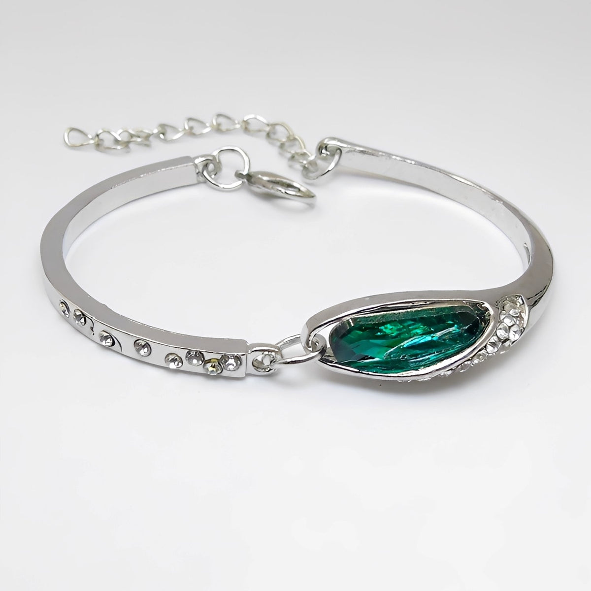 Miku – Stilvolles Armband verziert mit Saphiren