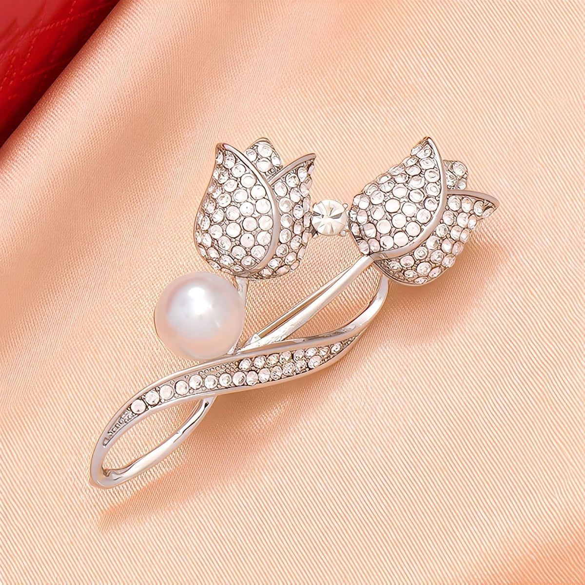 Jackie – Elegante Brosche in Tulpenform