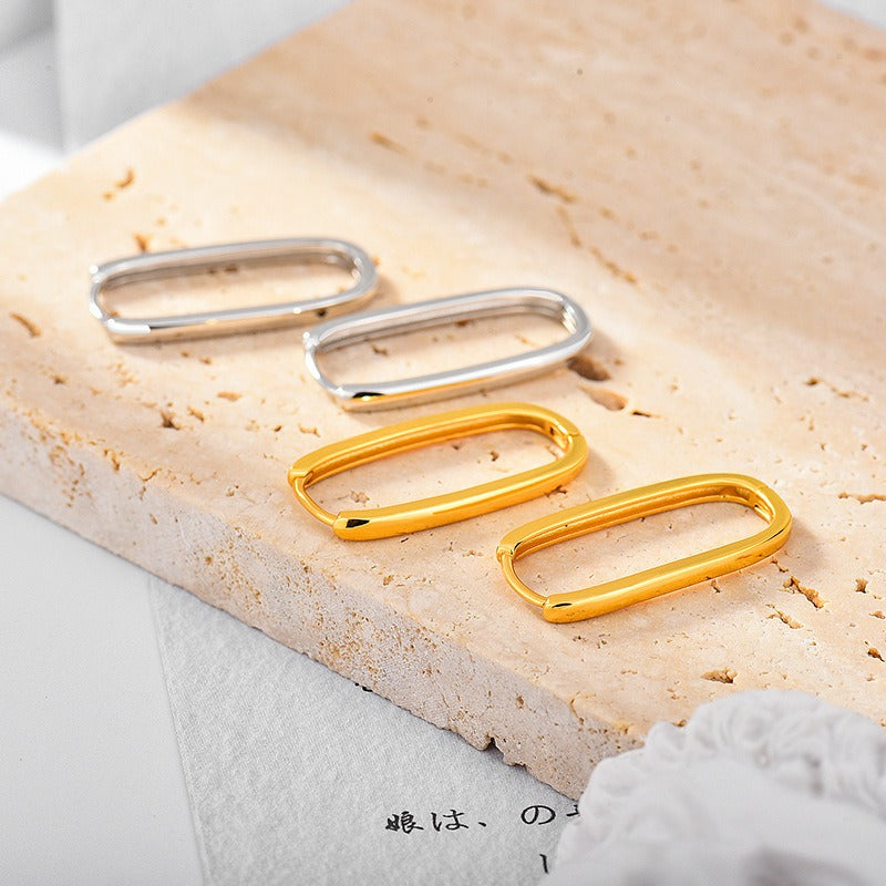 Laura – Huggie-Ohrringe im Retro-Design in Kastenform