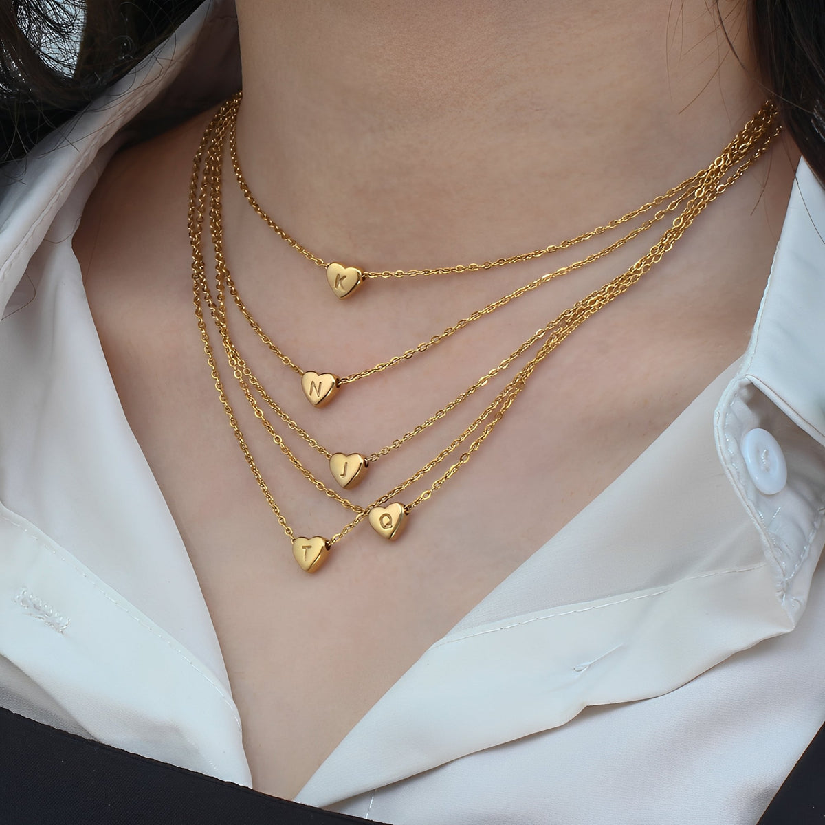 Amora – Halskette mit Herzinitialen in Goldüberzug