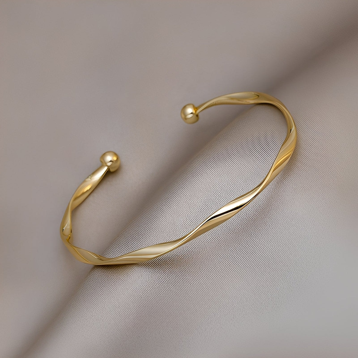 Lara – Elegantes Goldarmband