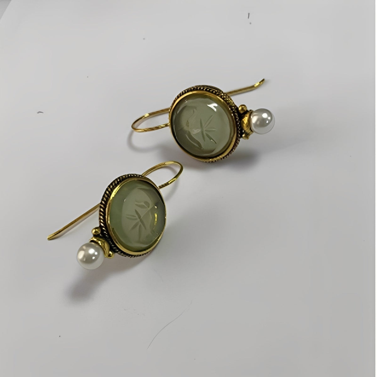 Nolwenn – Vintage-Ohrringe mit Perlen und Smaragd