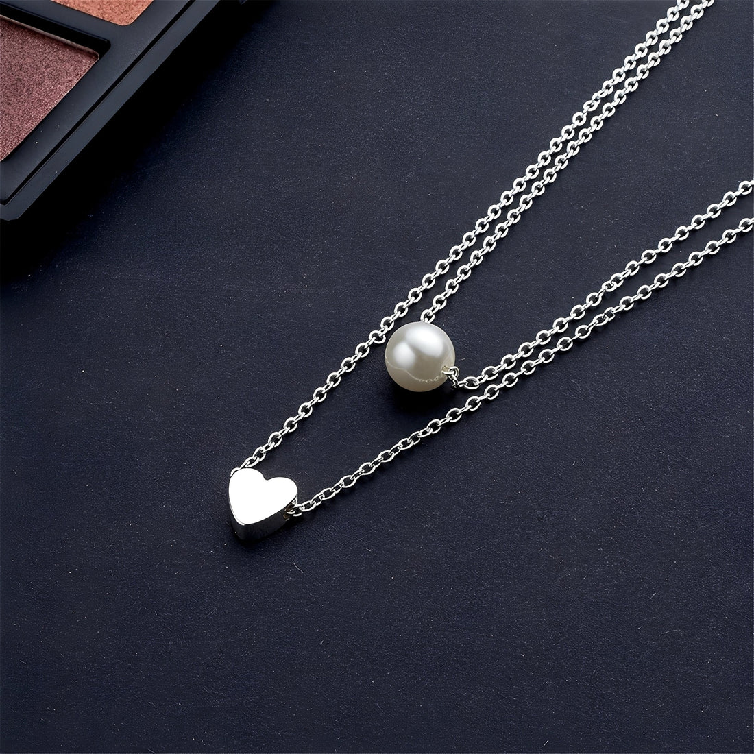 Julia – Stilvolle Halskette mit Perlen und Herzen