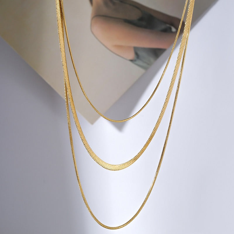 Ashley – Dreireihige Goldene Schlangenkette