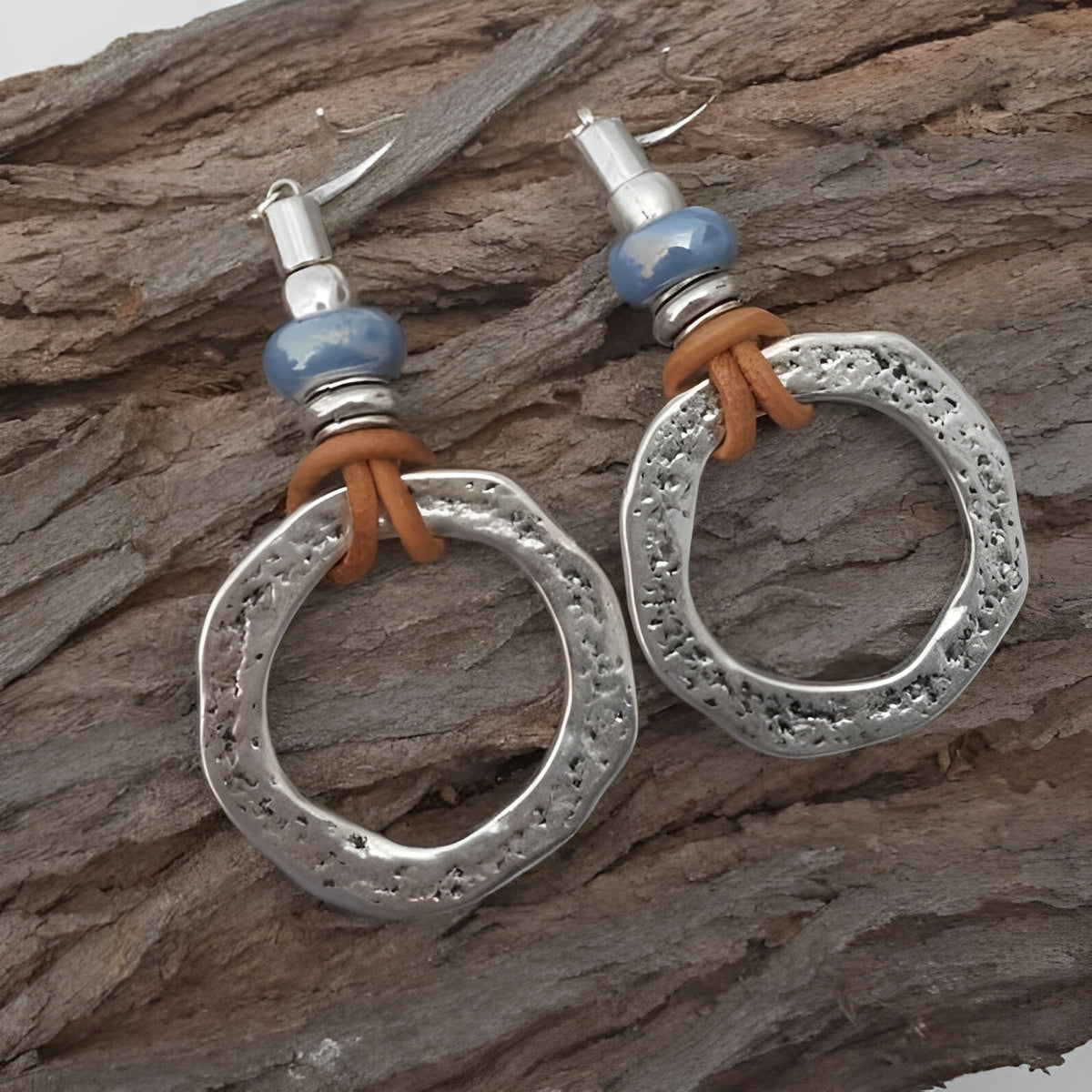 Mira – Silberne Kreisohrstecker im Boho-Vintage-Stil