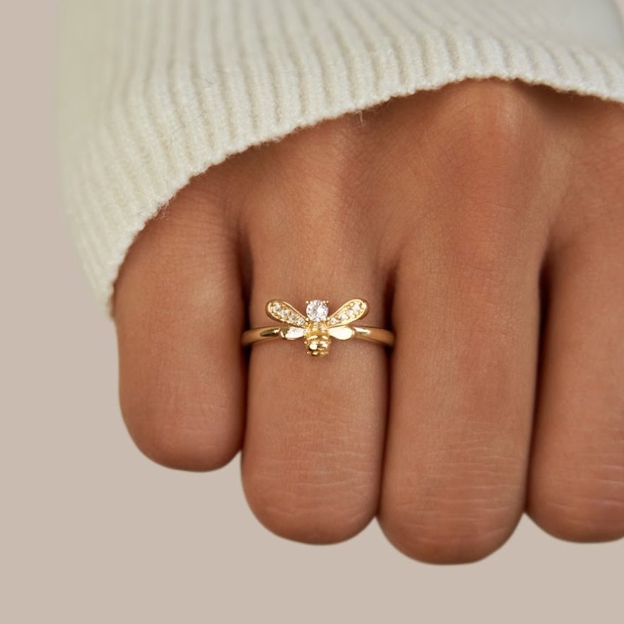 Laila – Ring mit Bienenmotiv und funkelnden Details