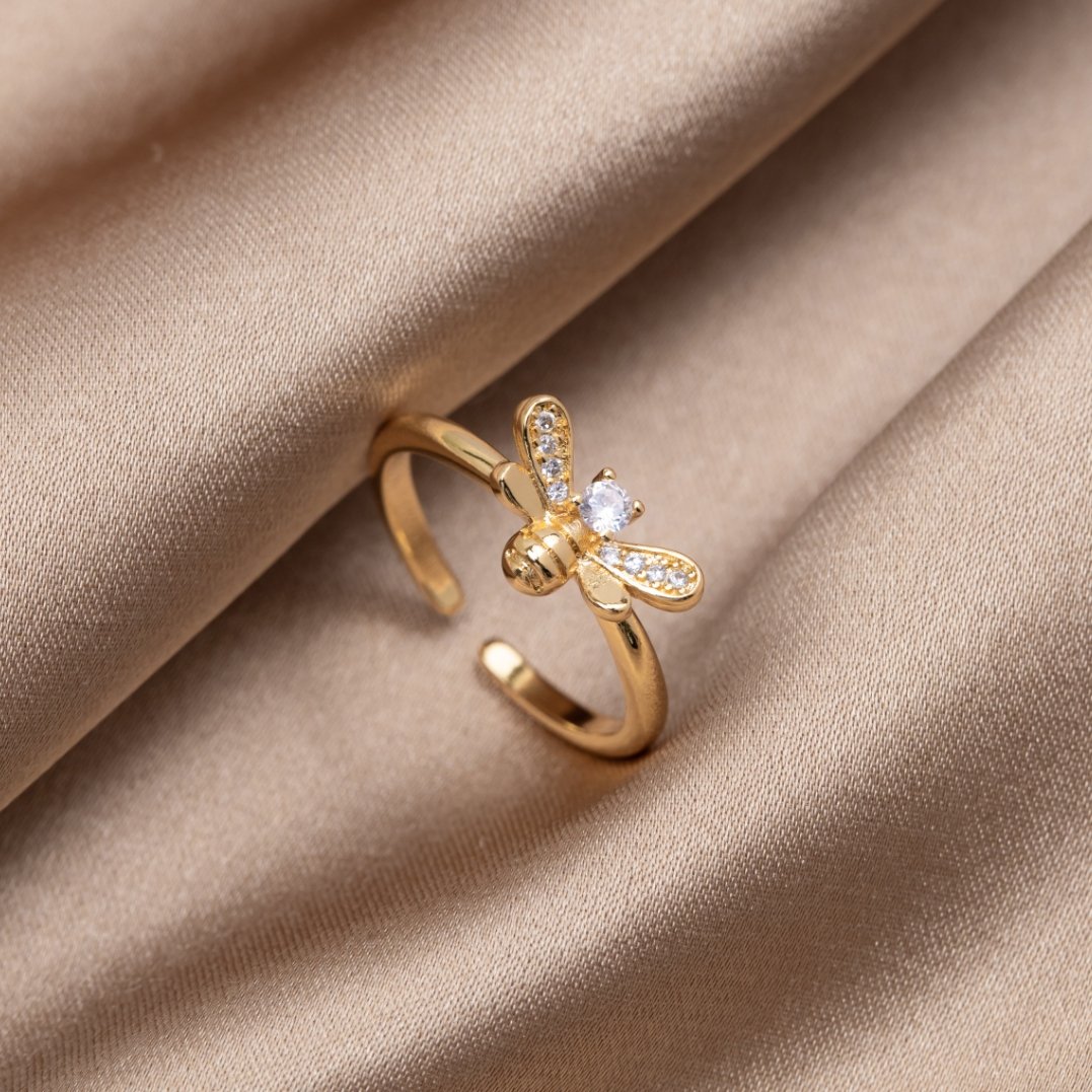 Laila – Ring mit Bienenmotiv und funkelnden Details
