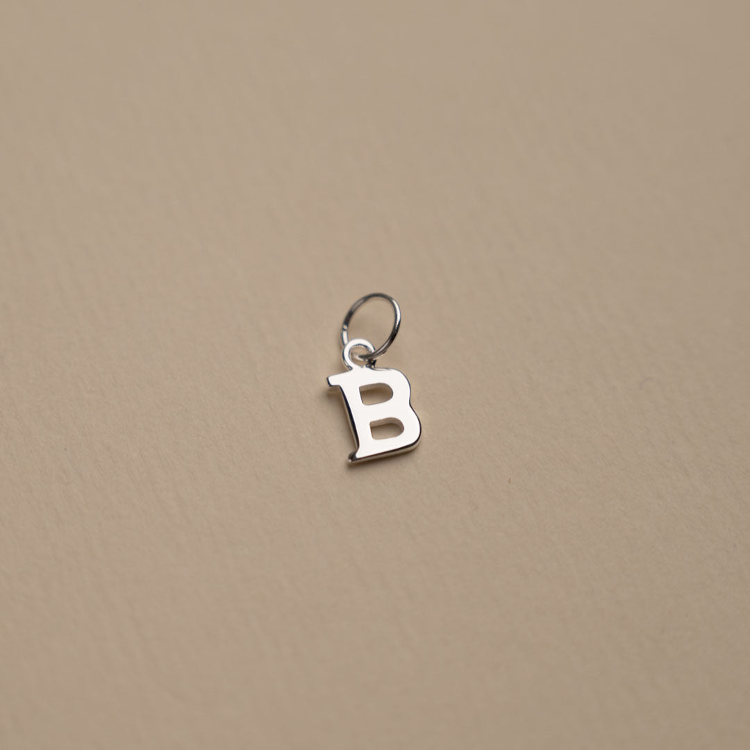 Nadia - Buchstabenanhänger in Silber