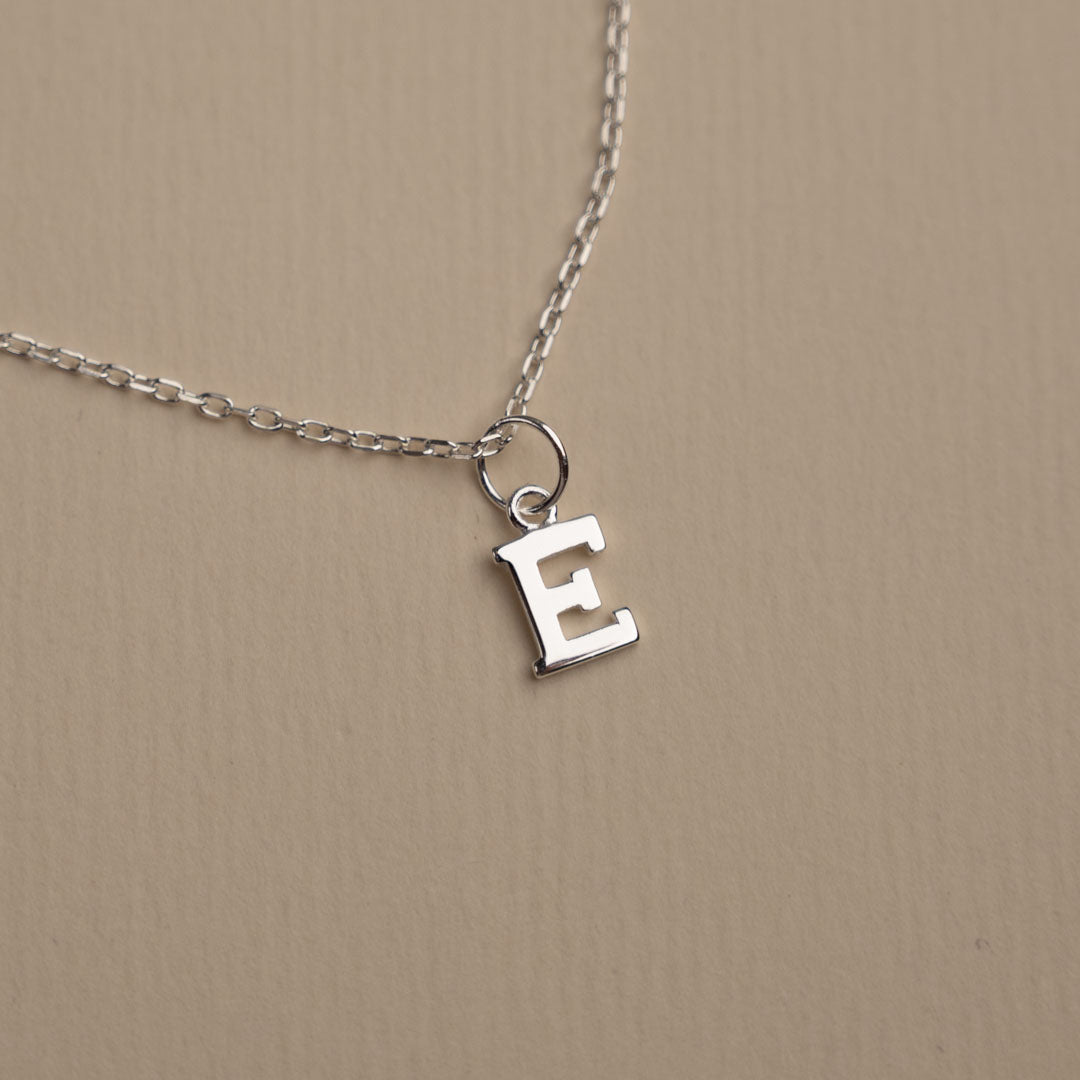 Nadia - Buchstabenanhänger in Silber
