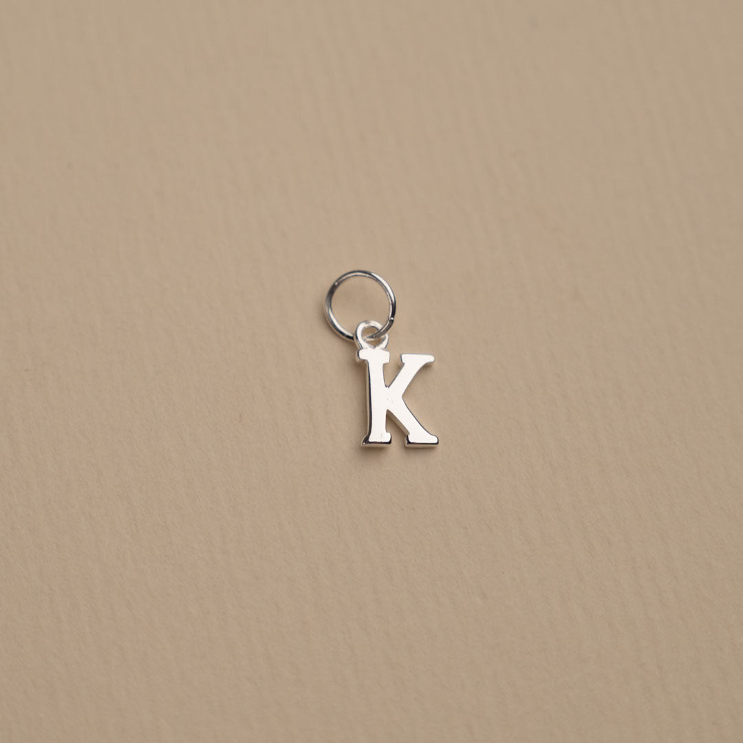 Nadia - Buchstabenanhänger in Silber