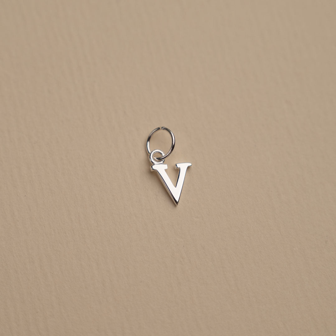 Nadia - Buchstabenanhänger in Silber