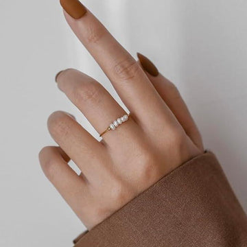 Miori – Ring mit natürlichen Perlen in Gold