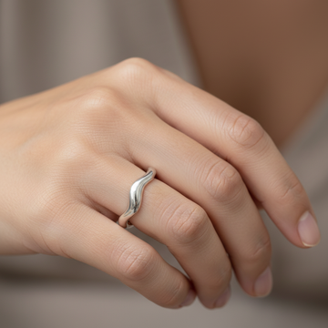 Theva – Offener Ring in Wasserwellen-Optik